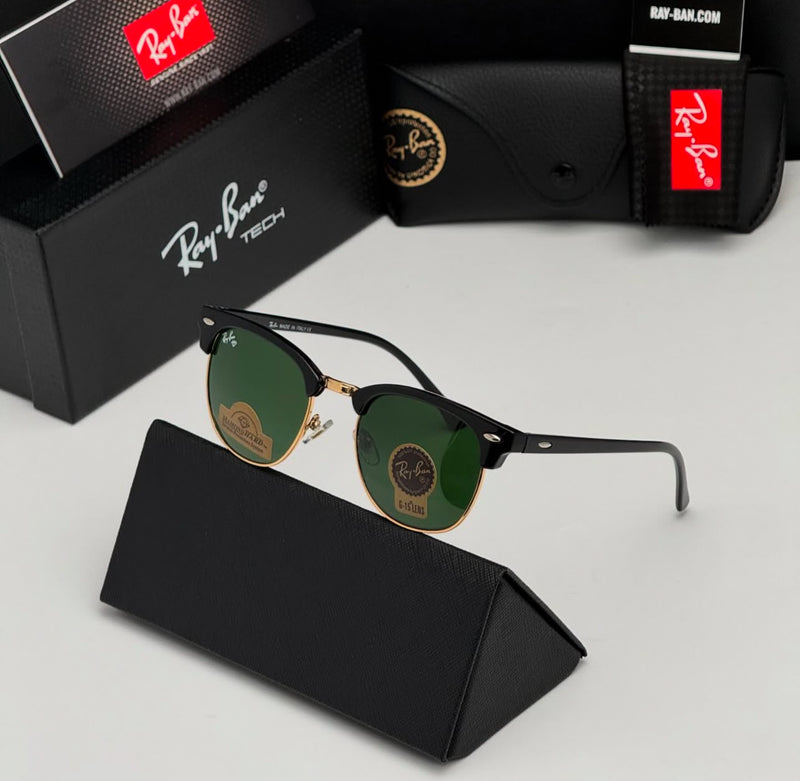 Ray-Ban Clubmaster Classic.