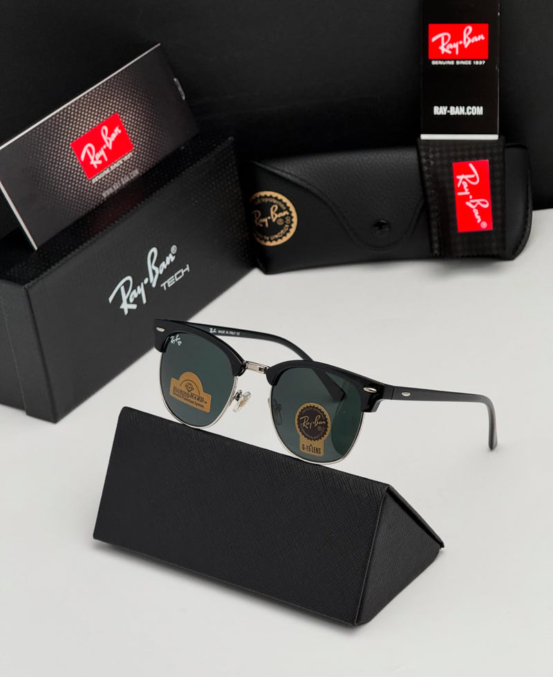 Ray-Ban Clubmaster Classic.